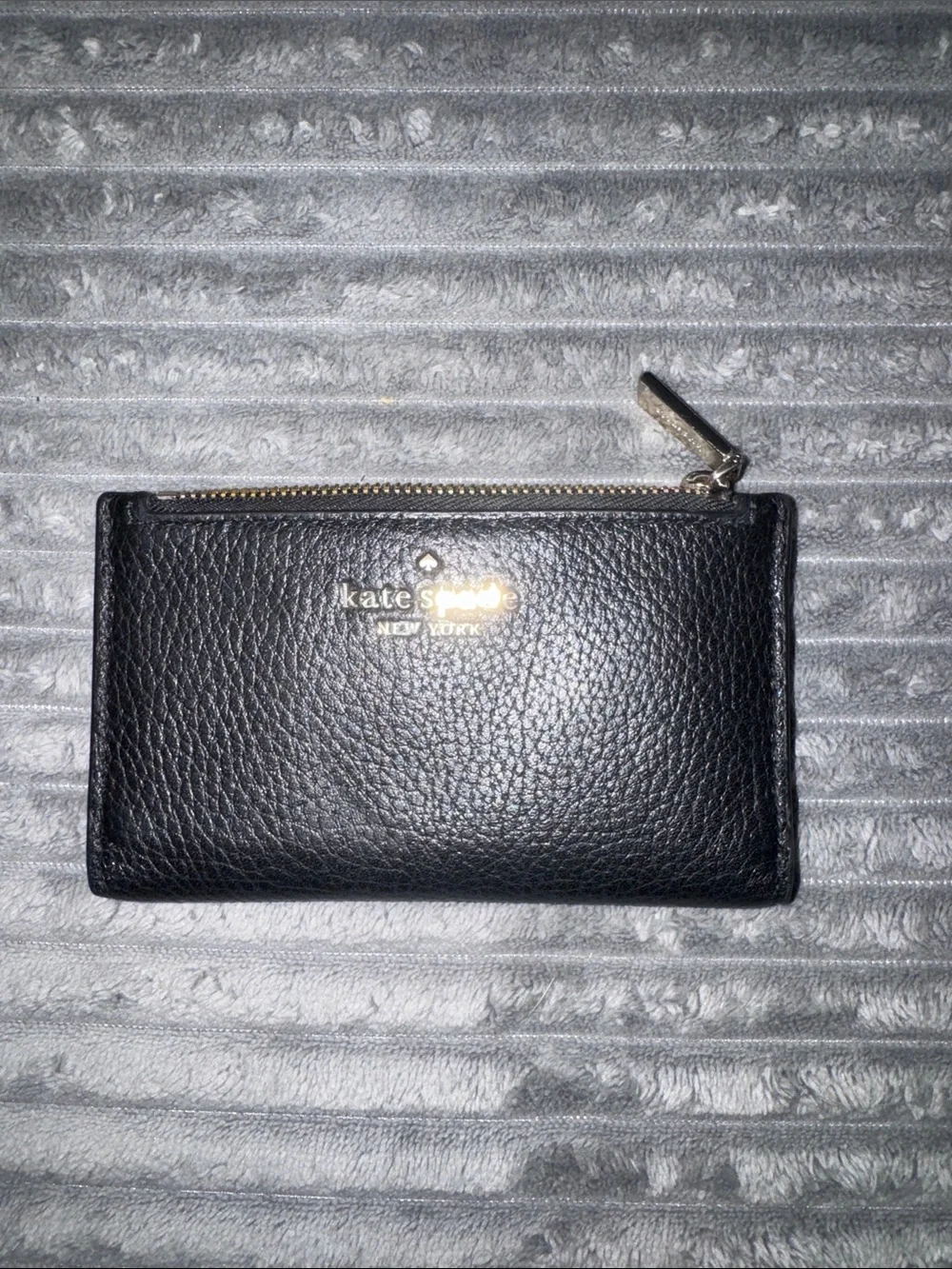 kate spade black pebbled leather zip card wallet with gold logo